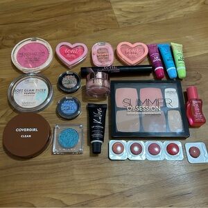 Full Face Fun Bold Makeup Bundle